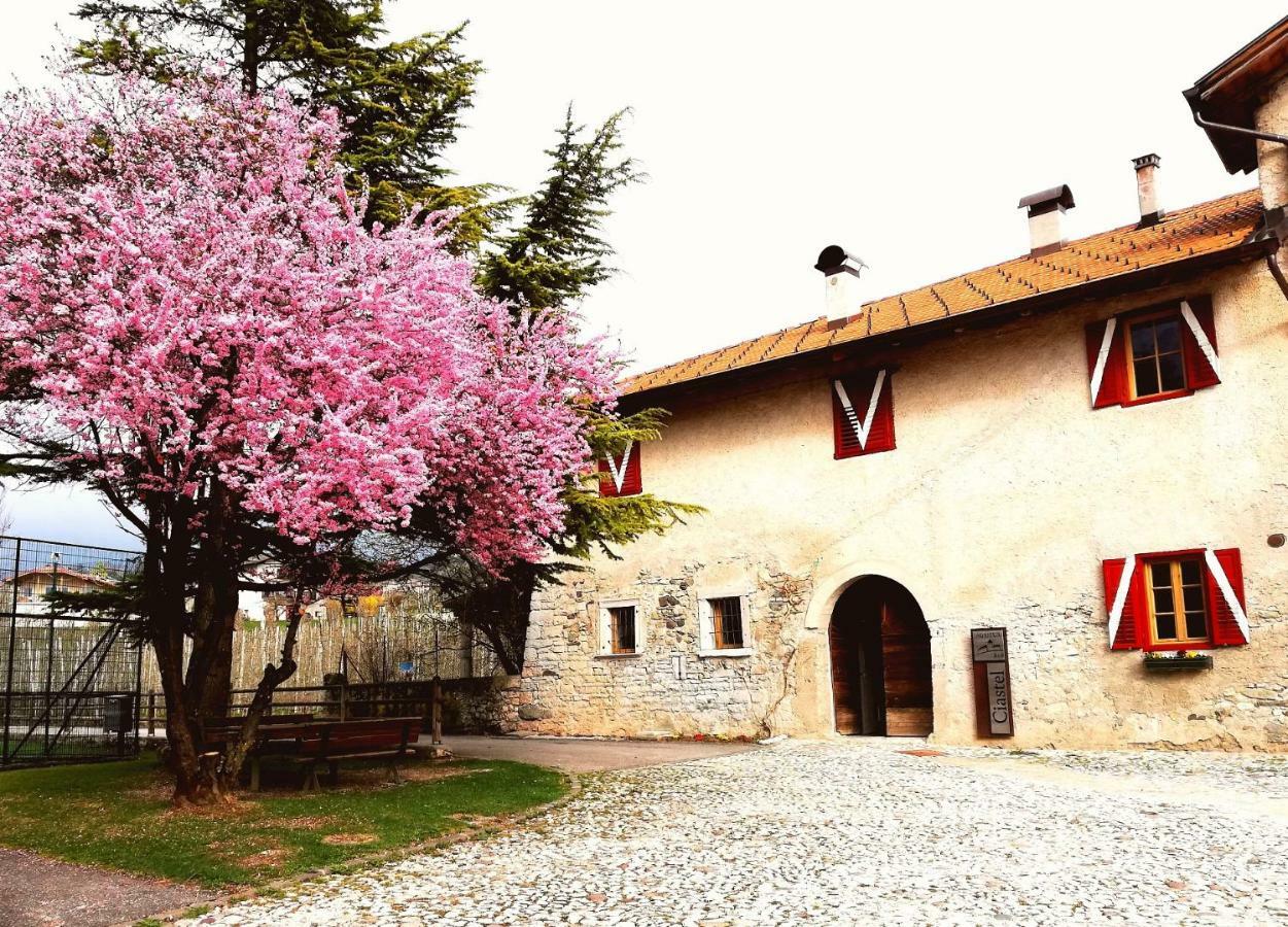 Agritur Ciastel Villa Sanzeno Bagian luar foto